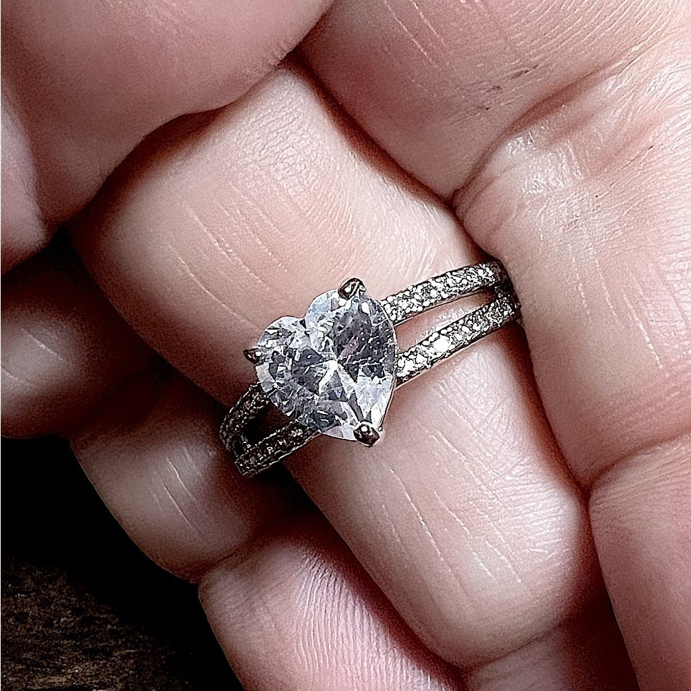 GORGEOUS DIAMOND HEART RING ELEGANT - Picture 9 of 9